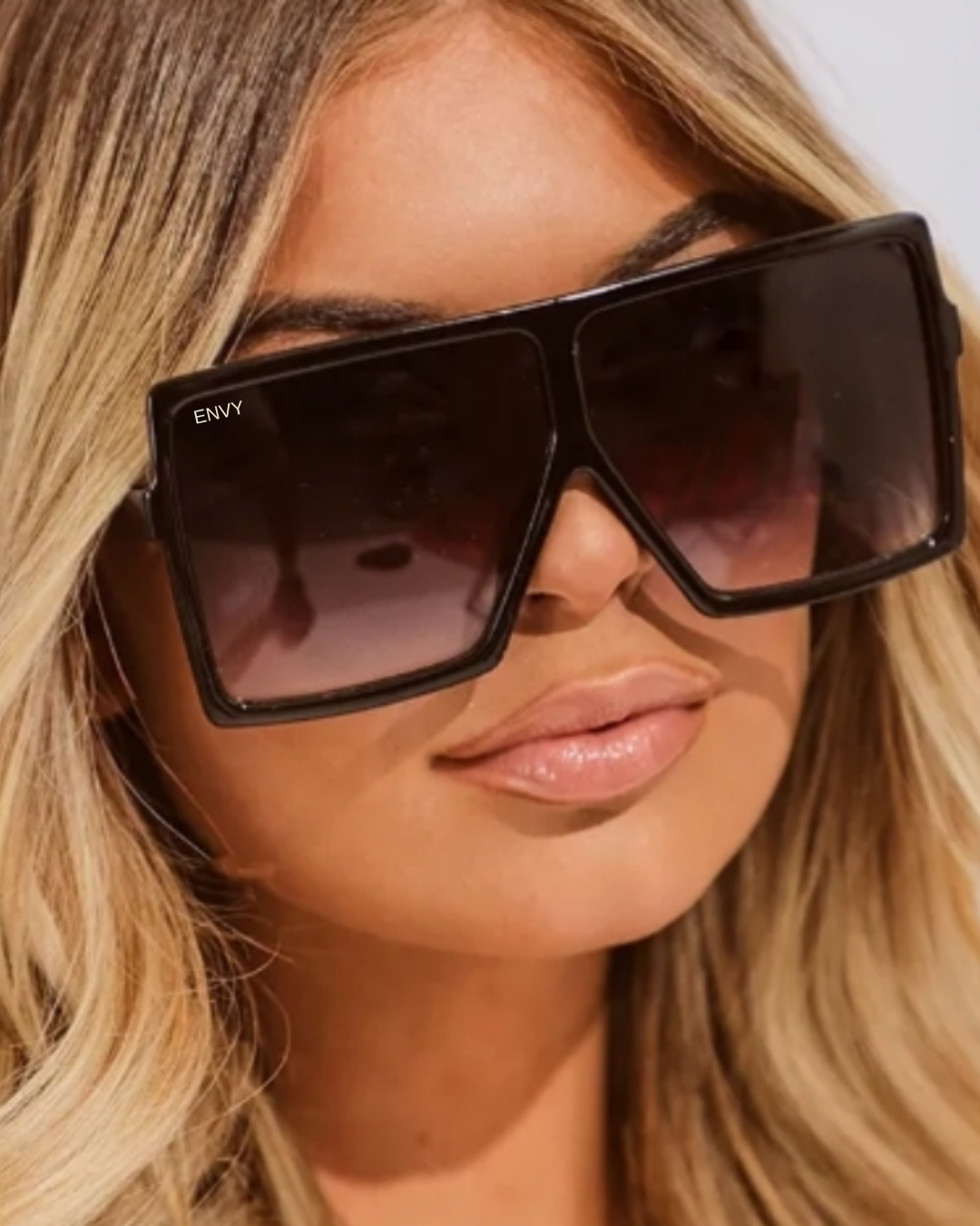 Jetsetter Envy Sunglasses