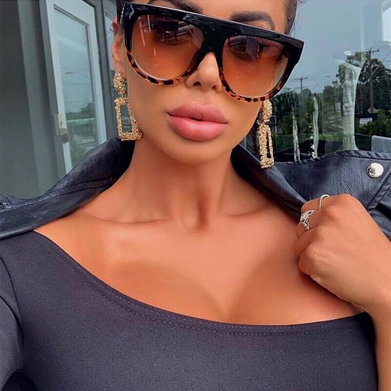 KIM K INSPIRED SHADES + CASE Envy Sunglasses